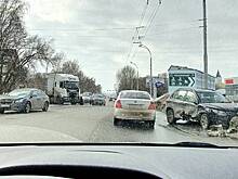 ДТП привело к затору на оживленном проспекте в Кемерове