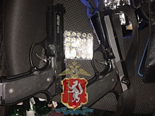 Екатеринбуржец разъезжал по городу с двумя пистолетами в машине