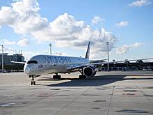 Пассажир заметил отсутствие болтов на крыле самолета за минуты до взлета