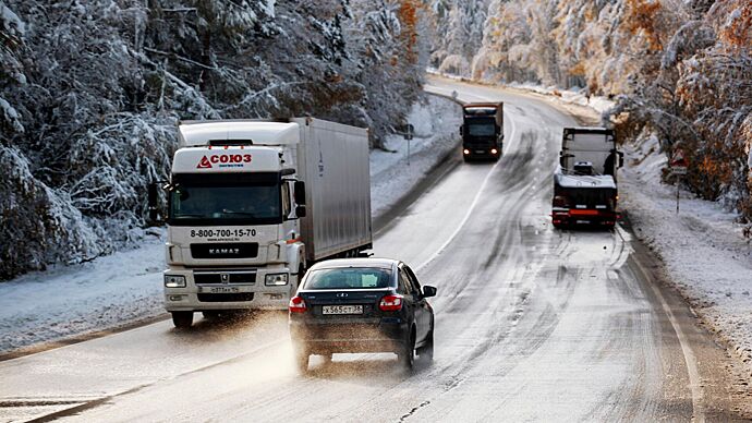 В Свердловской области перекрыли несколько участков трасс из-за погоды