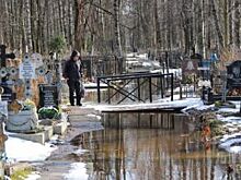 Прокуратура заинтересовалась потопом на Серафимовском кладбище