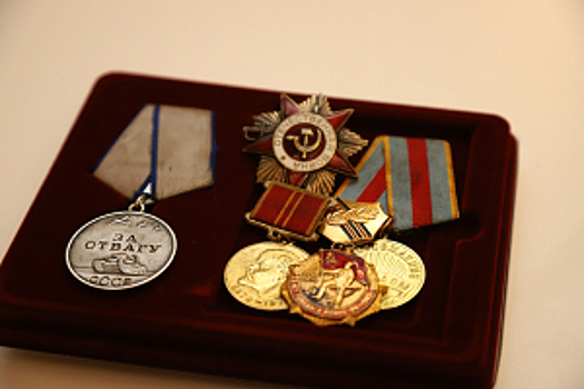 В Белгородской области полицейские передали в музей награды ветерана Великой Отечественной войны