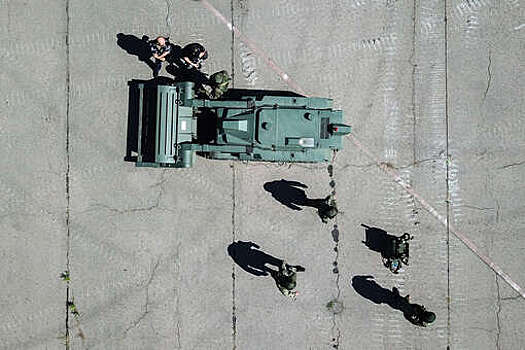 "Известия": российские военные продемонстрировали новые боевые роботы