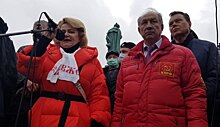 Несогласованная акция КПРФ стартовала на Пушкинской площади в Москве