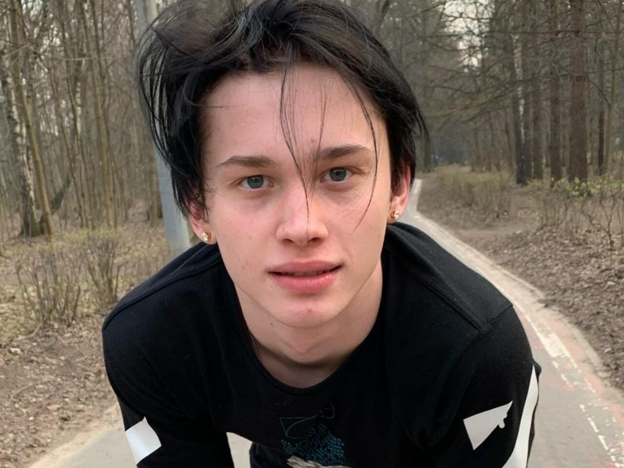 Популярным он живет в. Популярным он живет в. Блогеров которые живут в москве. Цукерберг миллиардер. Леша квартет и.