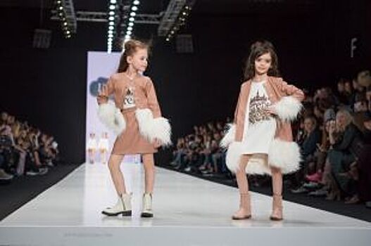 Маленькая оренбурженка прошла по подиуму на неделе высокой моды в Москве