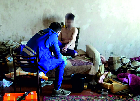 В Екатеринбурге приставы спасли жизнь должнику, у которого отказали ноги