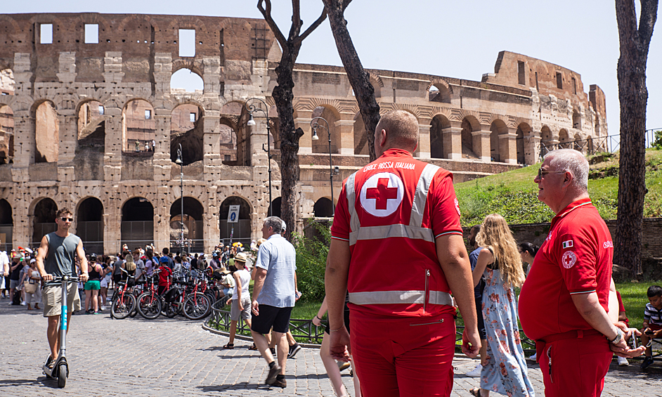 Сотрудники медицинской службы в Риме во время волны экстремального тепла, Италия