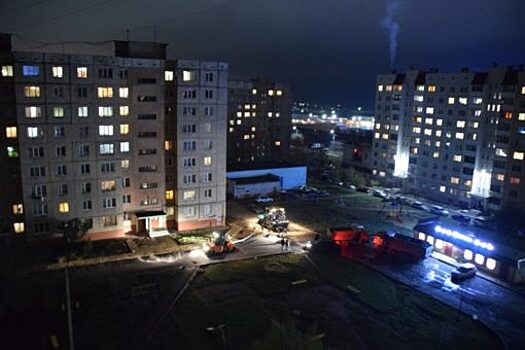 В Орле дорожники «на руках» перенесли машины для ремонта двора