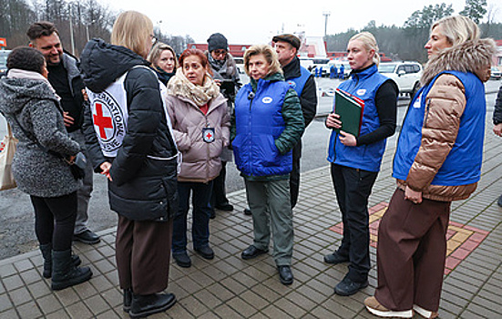 "Купила красной рыбки для мамы". Как люди, вернувшиеся с Украины, воссоединились с родными
