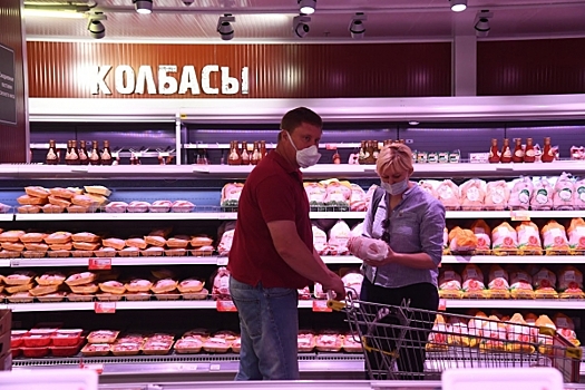 Волгоградцам рассказали, как выбрать качественные сосиски и колбасы