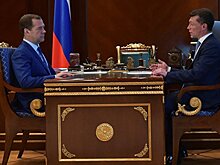 Медведев поручил контролировать использование средств на детский отдых