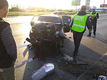 «Уходили от погони»: в Тольятти на Автозаводском шоссе «Приора» врезалась в столб