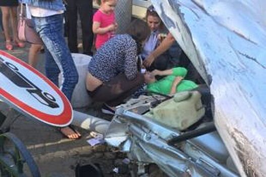 Мама с сыном, пострадавшие в ДТП на «Доме одежды», остаются в больнице