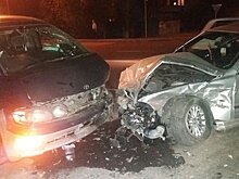 Две автомашины BMW и Toyota столкнулись в Алматы