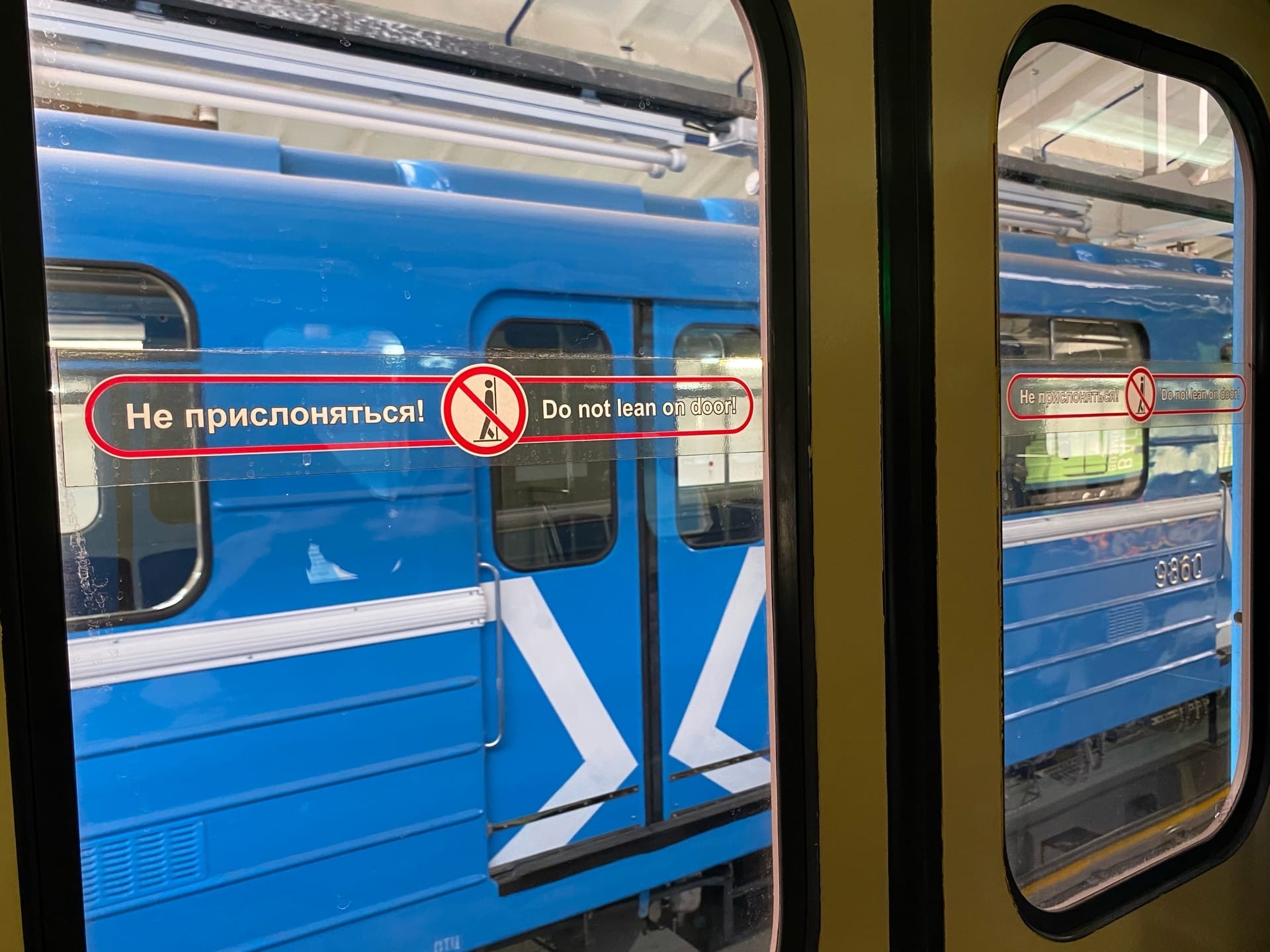В метро Новосибирска образовалась пробка