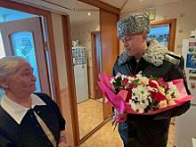 В рамках Всероссийской акции МВД России «8 Марта - в каждый дом» полиция Свердловской области поздравила ветерана с Международным женским днём