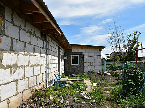 Виктор Кувайцев проверил ход восстановления дома на улице Брестской в Пензе