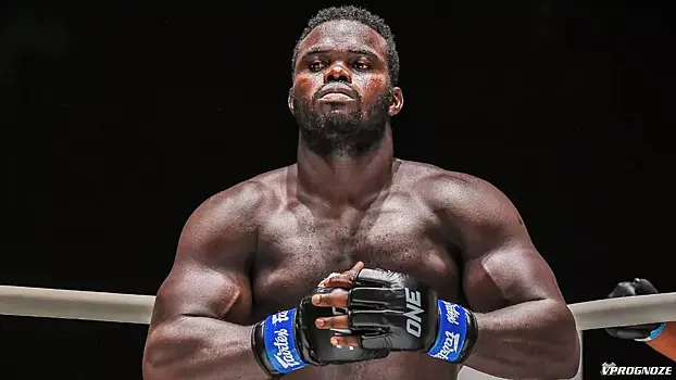 Чугунная голова: как огромный сенегалец отобрал у Малыхина пояс