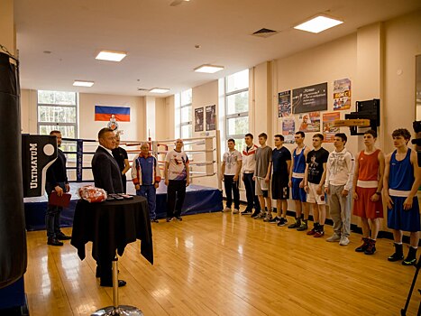 Роман Старовойт посетил центр подготовки боксёрского клуба «Курский рубеж»