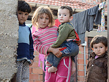 Четверть детей в России живут за чертой бедности и уже вряд ли выберутся из "ловушки нищеты"