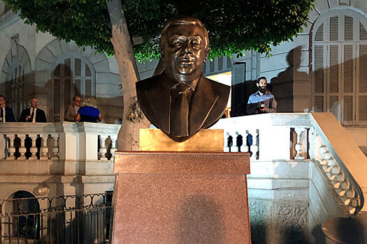 В Каире открыли памятник Примакову