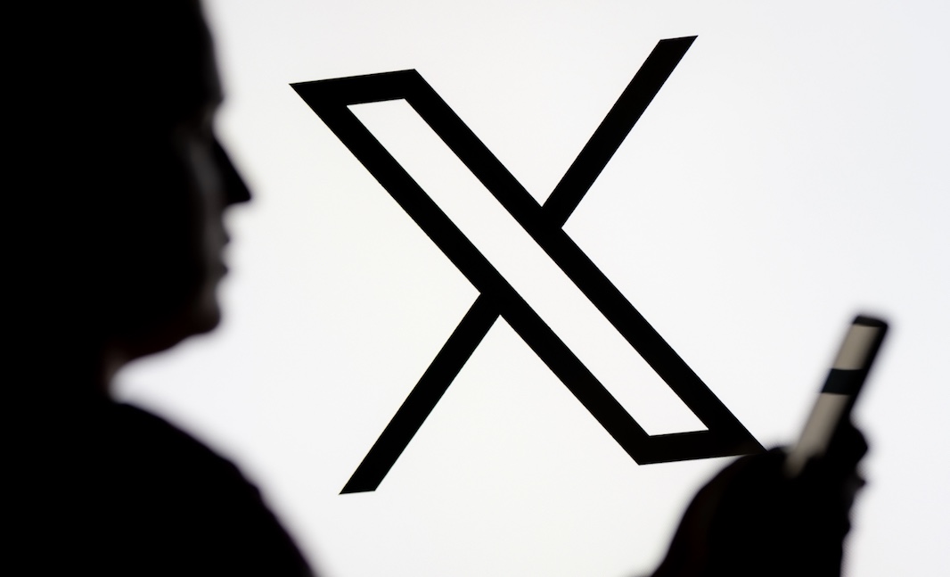 ЕС пригрозил санкциями X, если Маск не исправит Grok