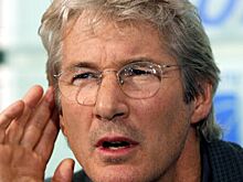 Актер Ричард Гир с женой вышел на публику в Каннах