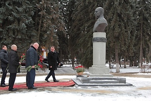 Память Героя Соцтруда и директора химкомбината Докторова почтили в Воскресенске