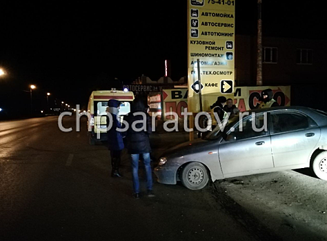 В Саратове нетрезвый водитель протаранил два рекламных щита