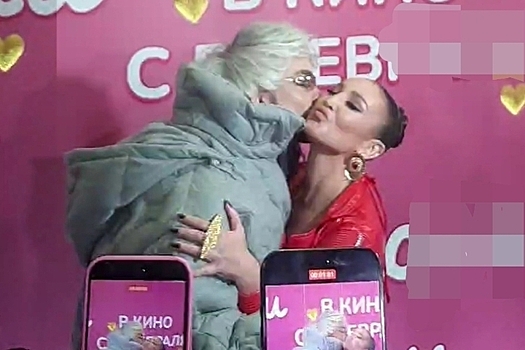 На кинопремьере Киркоров целовался с Бузовой, а она его раздевала