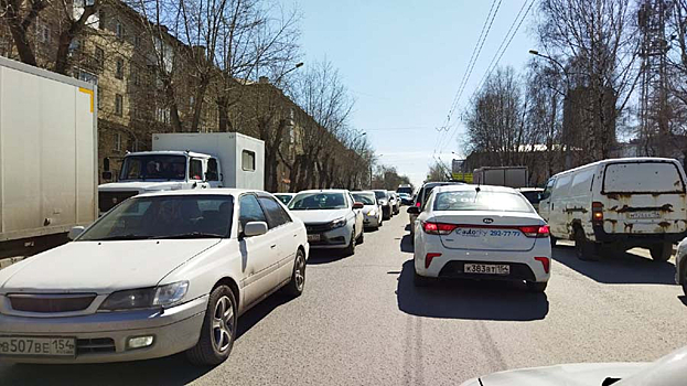 Одни бегут, другие «ползут»: новосибирцы жалуются на заторы из-за эстафеты