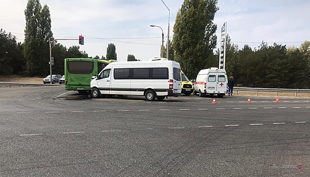 В Иловлинском районе в ДТП с двумя автобусами пострадали три человека