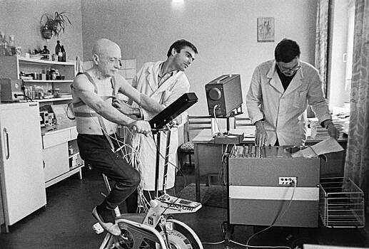 Молодая кровь и обезьяньи яички: как элиты пытались достичь вечной жизни