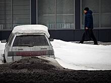 Специалист напомнил о наказании за парковку на заснеженном газоне