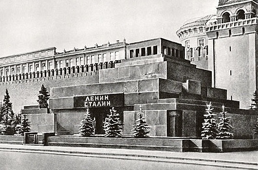 Почему в 1961 году тело Сталина вынесли из мавзолея в ночь на Хэллоуин