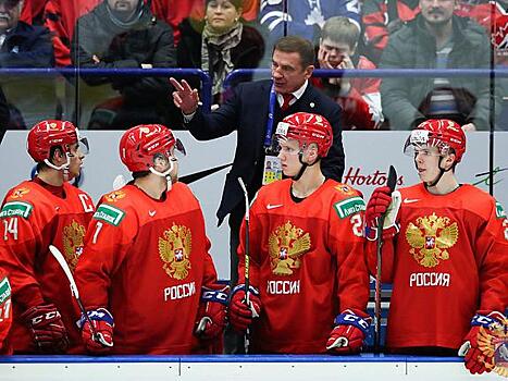Тренер Андрей Назаров высказался о серебре россиян на МЧМ: "Давайте посчитаем, сколько катков в Канаде, а сколько в России"