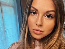 Нюша сделала временное тату на животе