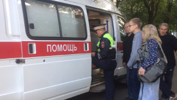 В Гатчине таксист на пешеходном переходе сбил маленькую девочку