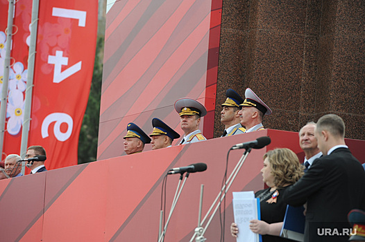 Челябинский губернатор изменил традицию на параде Победы. Фото, видео