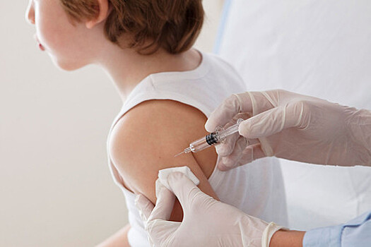 Глава Минздрава сообщил о завершении исследования вакцины от COVID-19 для подростков
