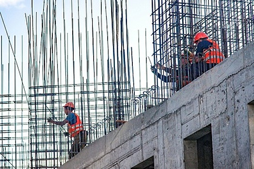 Власти Москвы планируют привлечь еще около 15 тыс. строителей