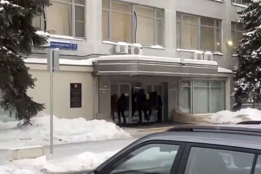 Вход в офис РКН заблокировали велосипедным замком на фоне блокировки Telegram