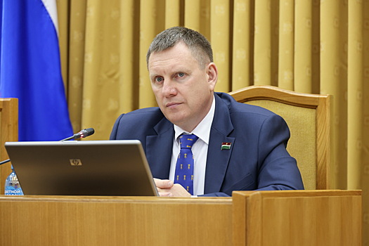 Геннадий Новосельцев призвал депутатов взять на контроль ремонт школ