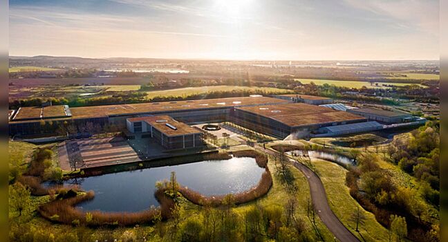 Rolls-Royce отмечает 116-летний юбилей бренда