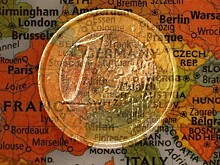 Пара EUR/USD вновь опустилась до минимума за шесть недель