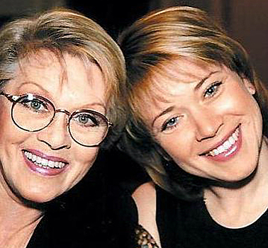 Дочь Алисы Фрейндлих празднует 50-летие