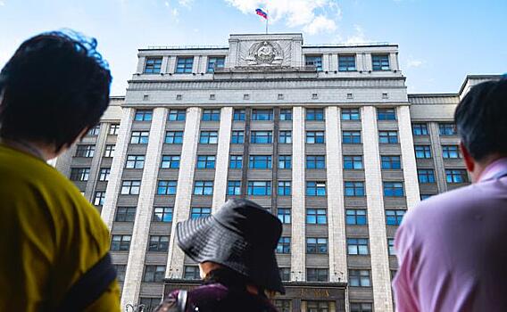 Коррупционеры, богатеи и тунеядцы: В России снова ненавидят чиновников. Почему?