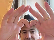 Пашинян сыграл на барабанах песню на свои стихи об Армении