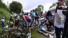 Болельщица, устроившая массовый завал на «Тур де Франс», может получить четыре месяца условного срока